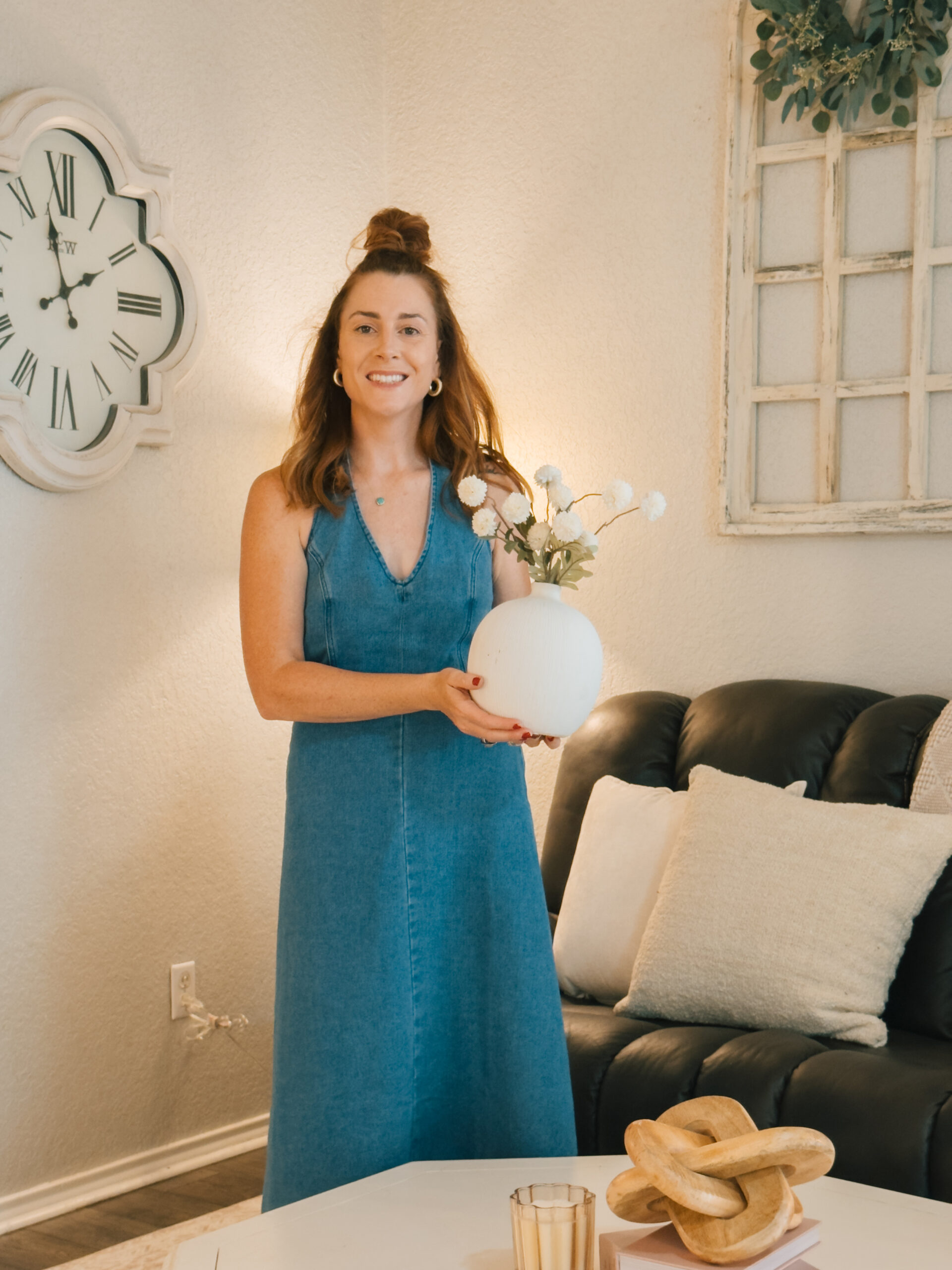 IMG_0181 Ann Vandergriff holding vase with flowers